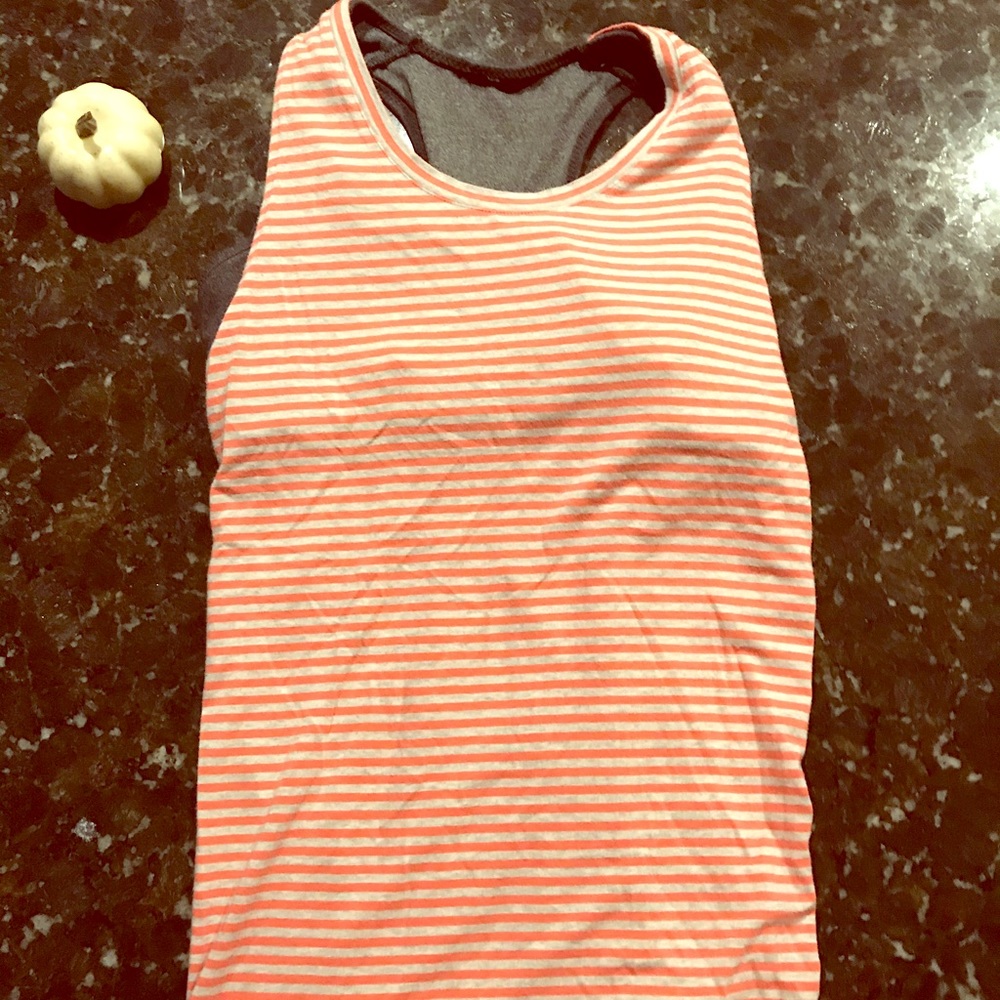 ✨SALE✨workout tunic w/ built in sports bra
